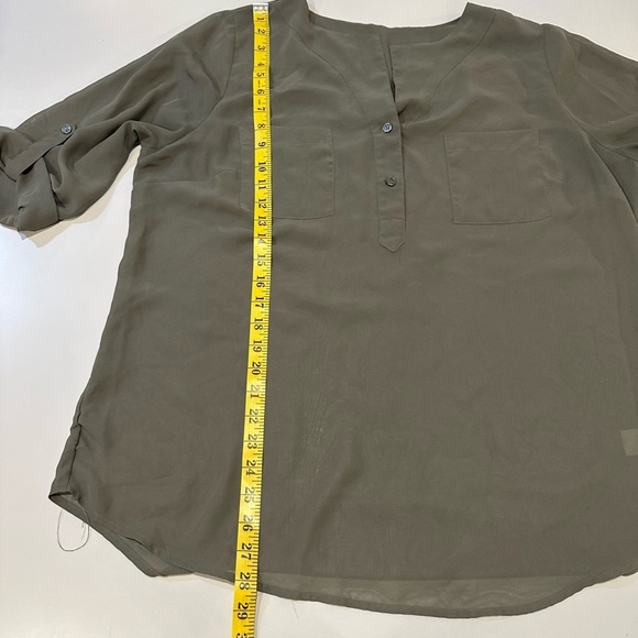 Maurice’s Olive Sheer Roll Up Sleeve Blouse Size Large (Size 1) - Picture 5 of 6